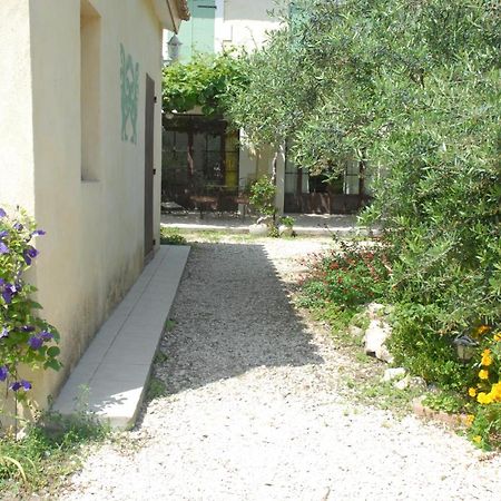 Gite Du Mas Des Oliviers Mezoargues Экстерьер фото