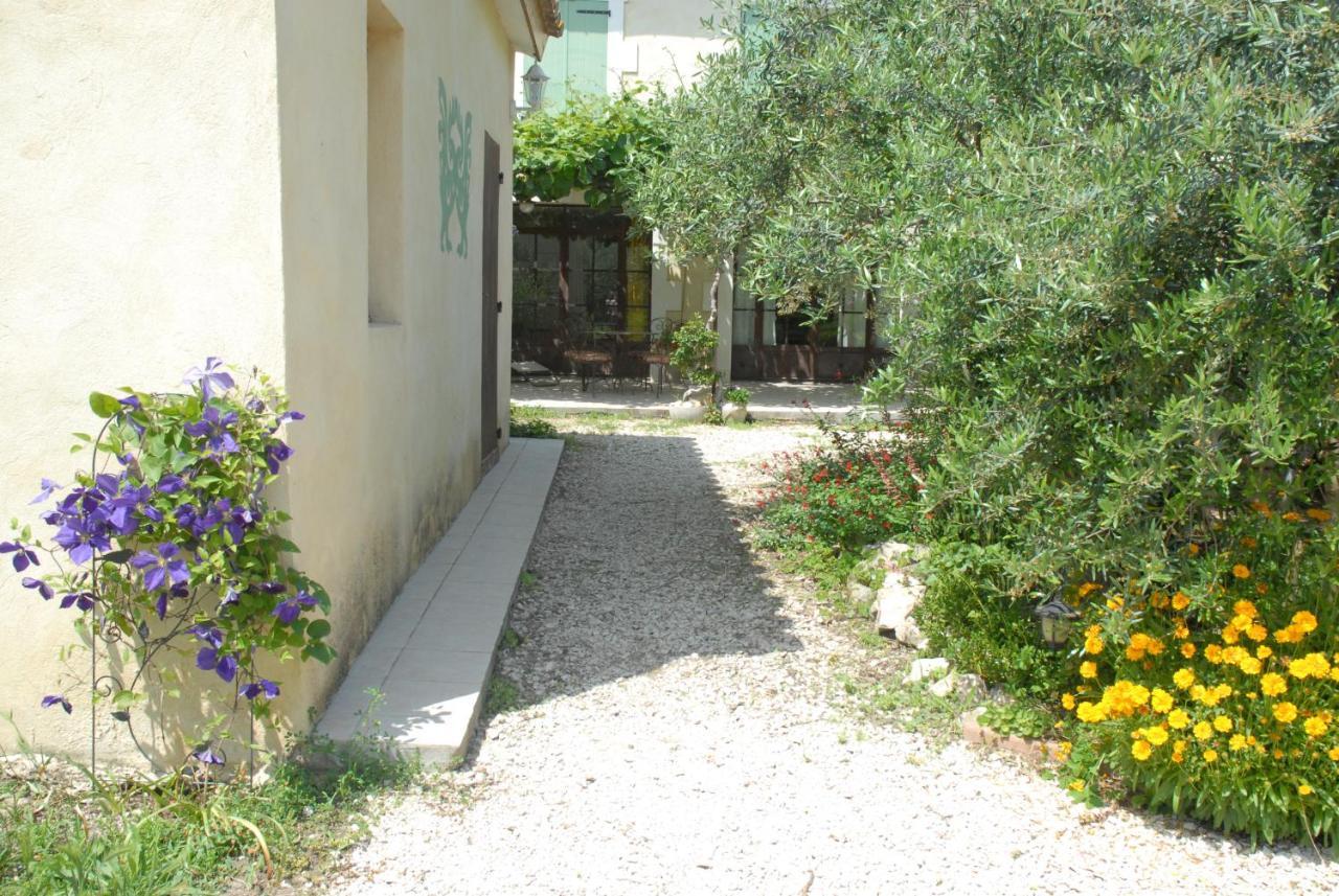 Gite Du Mas Des Oliviers Mezoargues Экстерьер фото